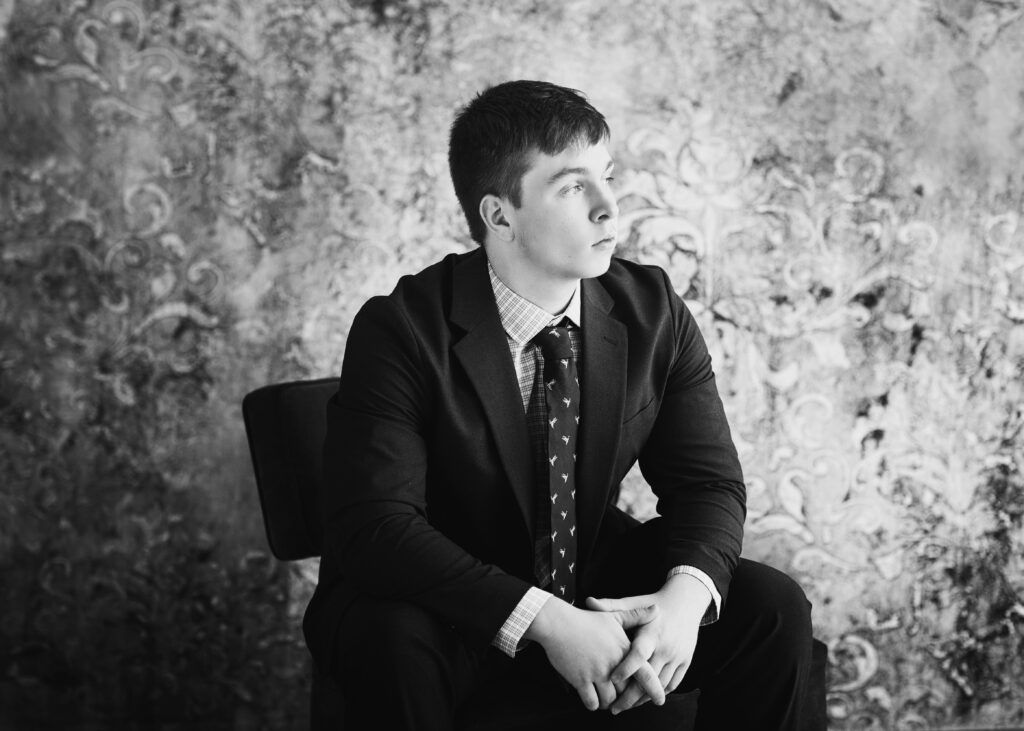 senior boy suit and toe photos