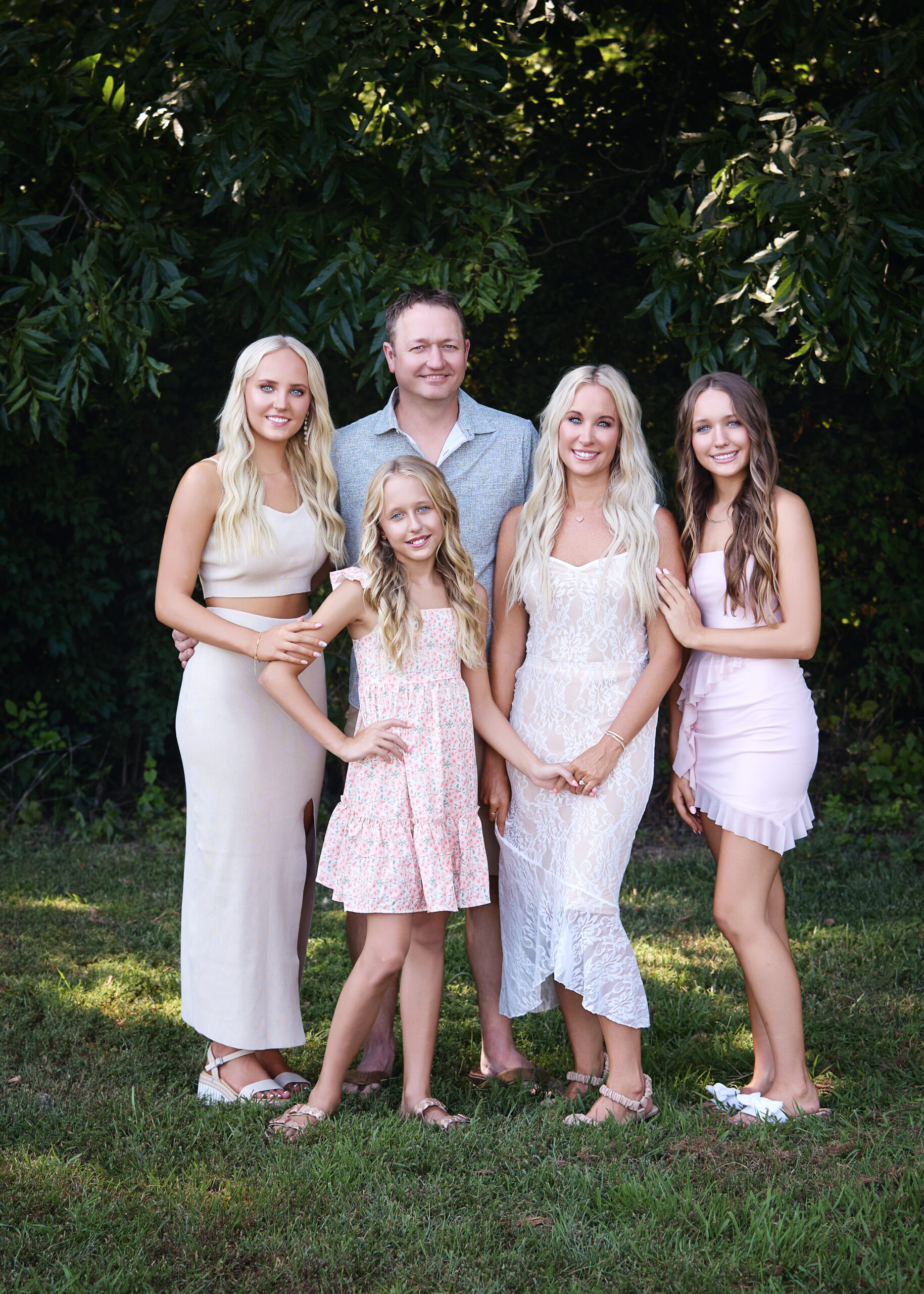 Family of 5 posing for outdoor photo